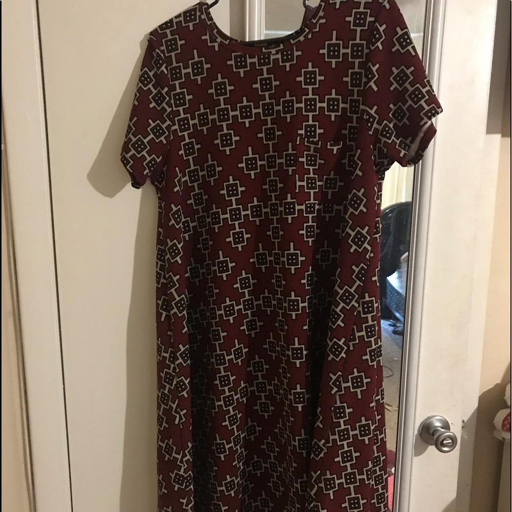 Large Burgundy Jacquard Print with beige pattern